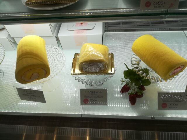 大江ノ郷の店頭で販売しているイチゴロールケーキ