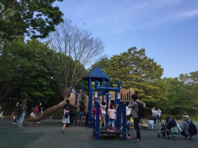 みんなのはらっぱ。 出口の直前にあるので子供たちが最後のひと暴れをする公園です。