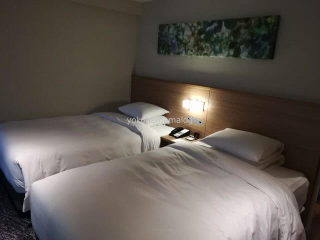 軽井沢マリオットの温泉ビューバスプレミアルームのベッド。ベッドは可動式でした。