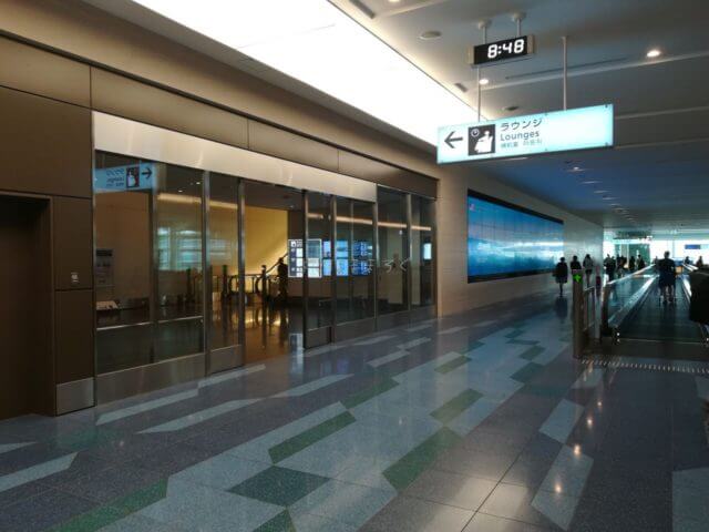 羽田空港国際線のANAラウンジの入口